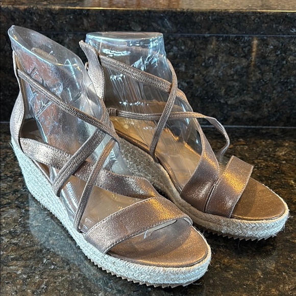 New Eileen Fisher Bronze Metallic Wedge Sandals with Ankle Strap 11 - Picture 1 of 6